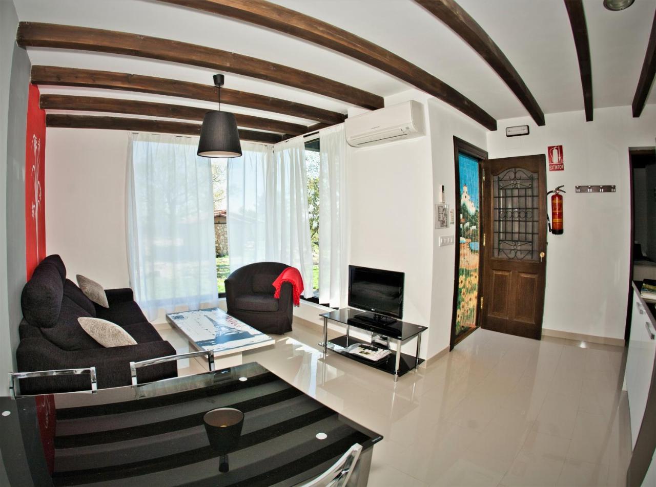 Apartamentos El Roble Valverde de la Vera Luaran gambar